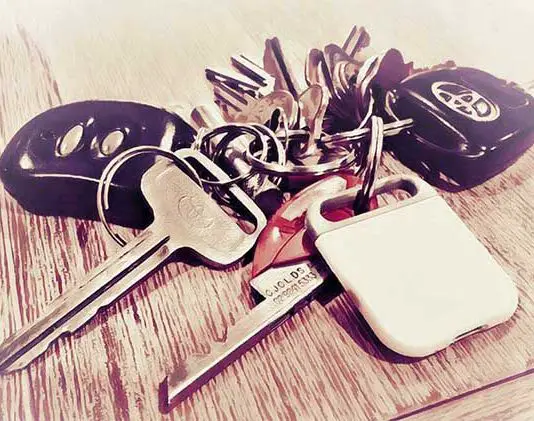 Rechargeable Tracking Device for Keys and Wallet Aiko