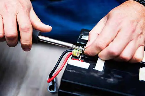 remove Anderson 50 amp plug from RBC7 battery