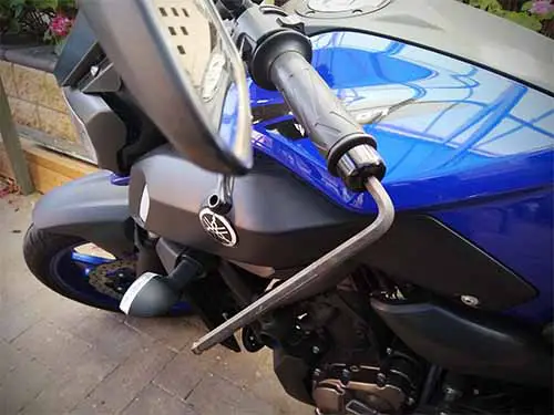 How to remove yamaha MT07 bar end weights