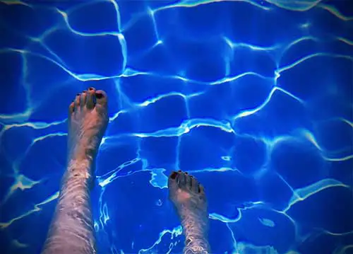 Can vinyl repair glue be used underwater. Feet in pool
