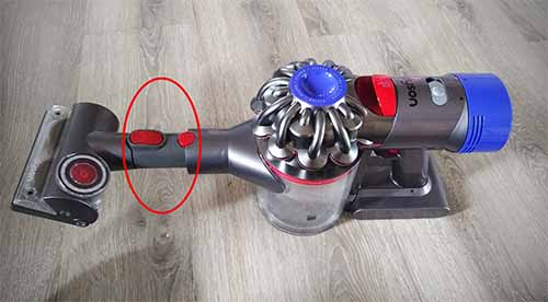 Dyson V7 using the V6 tangle free tool with an V6 to V7 adapter