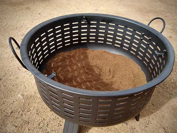 What to put in bottom of a fire pit? Sand or dirt