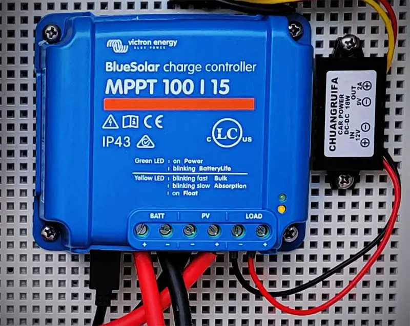 BlueSolar MPPT 100/15 Solar charge controller for helium miner