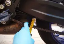 How to MT 07 chain adjustment