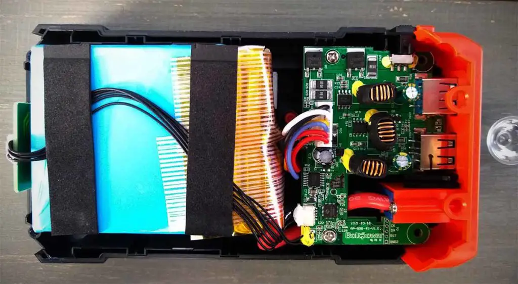 What is inside the Nexpow 2500A jump starter? Q9B
