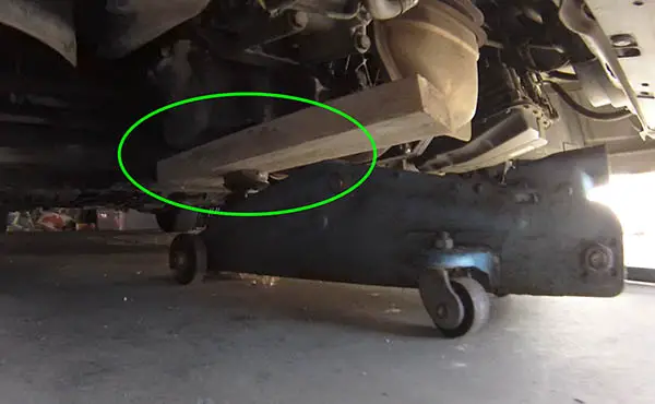 A3003: Front Right Engine Mount Replacement Procedure hydraulic jack under car