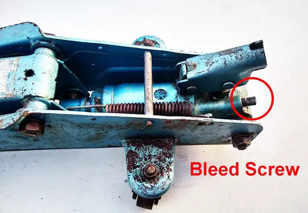 How to bleed a hydraulic jack